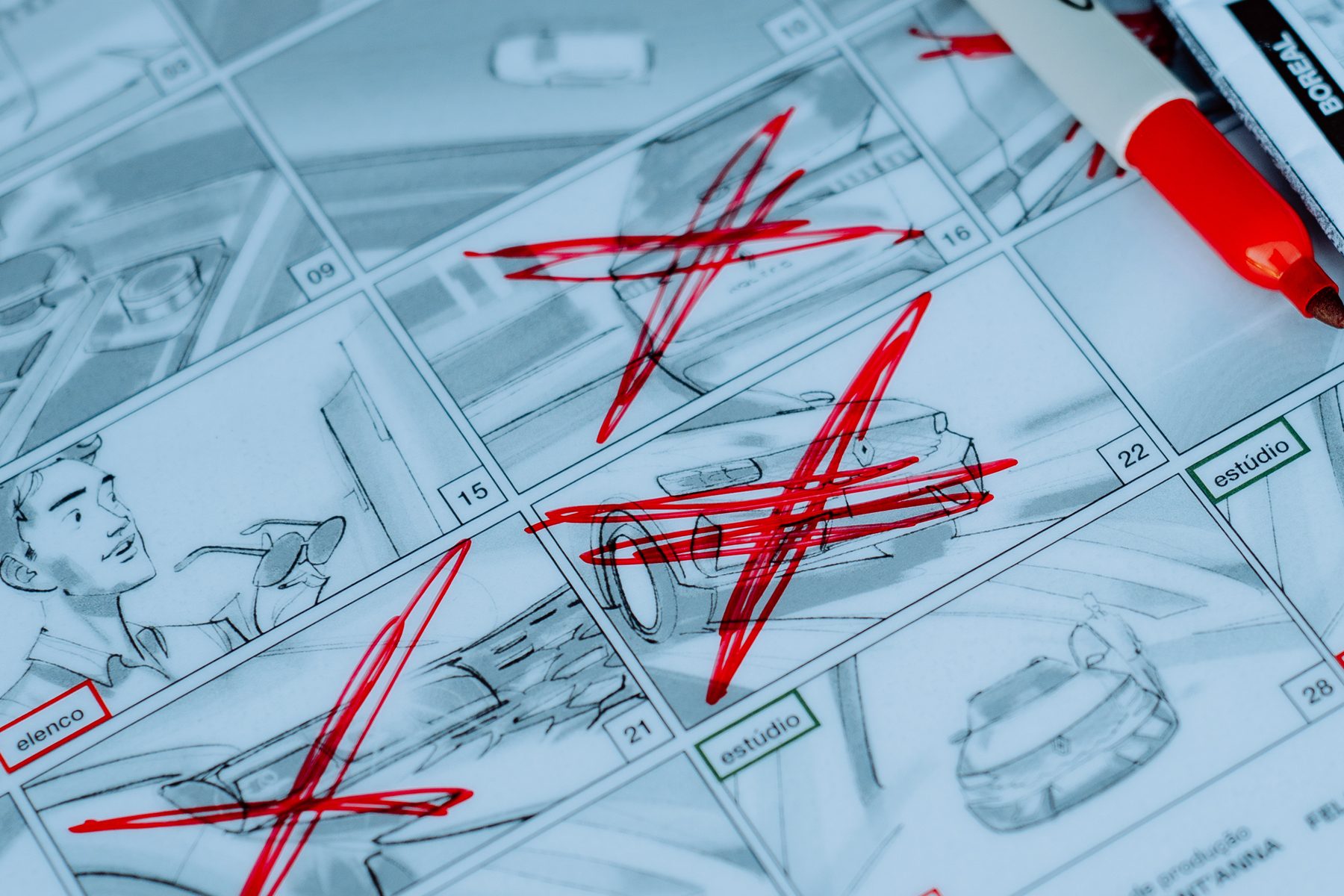 Storyboard com marcações em vermelho